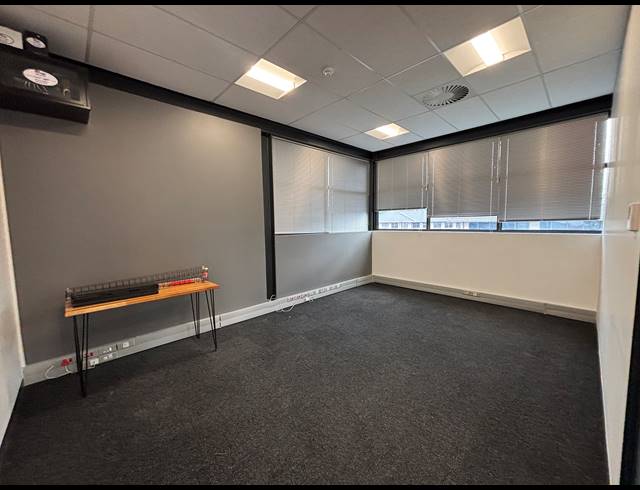 156M² OFFICE TO LET IN DURBANVILLE CENTRAL